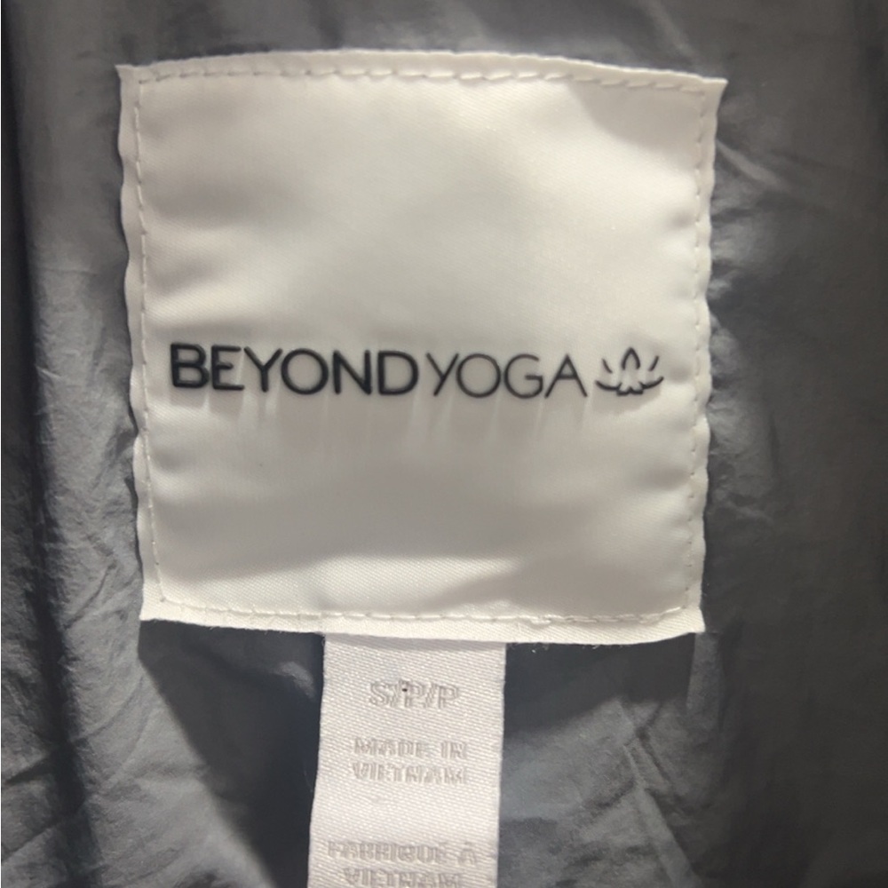 Beyond Yoga Gray Puffer Jacket - Picture 5 of 11